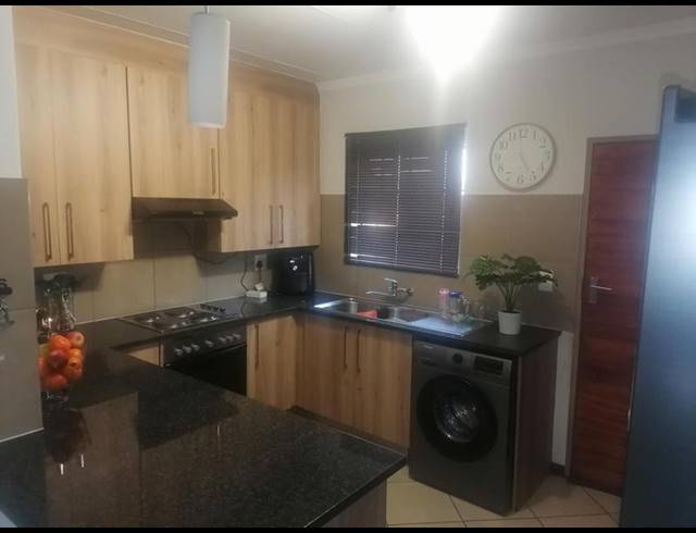 3 BEDROOM SIMPLEX FOR SALE IN MONAVONI
